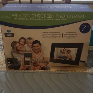Wifi touch screen photo frame